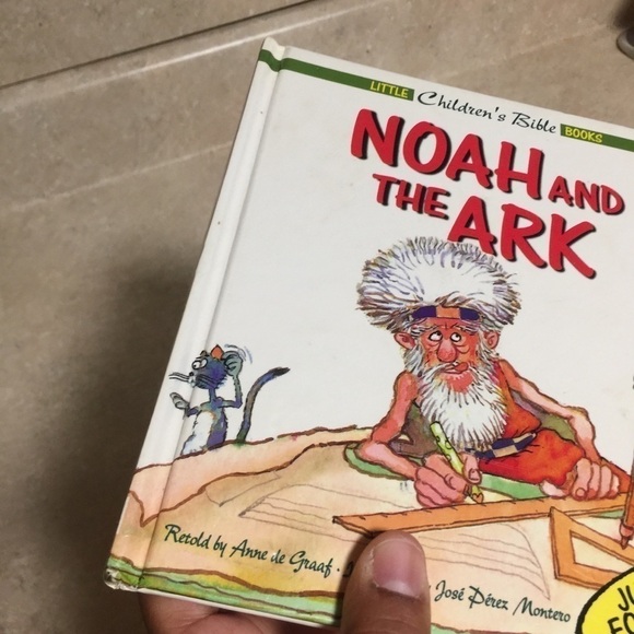 4/$25 Children’s bible book Noah and the Ark - Picture 5 of 5